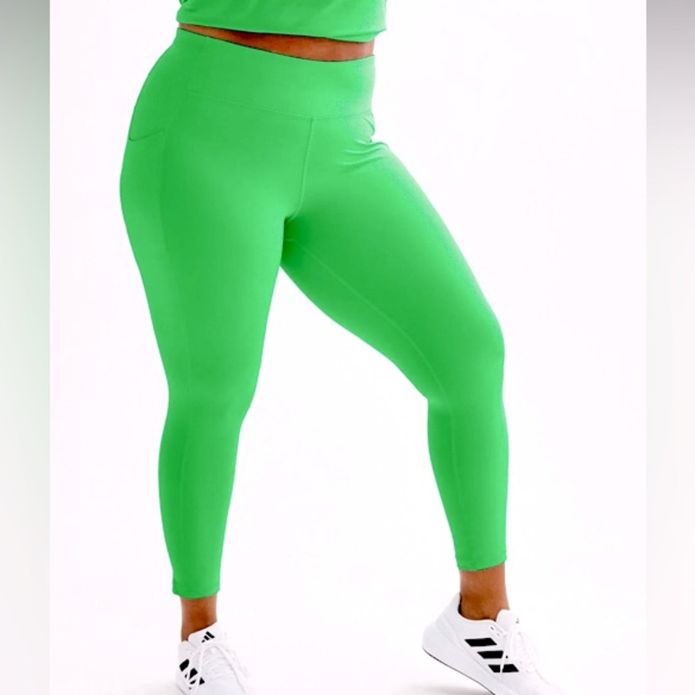 NEW Tek Gear Workout Capri. XL